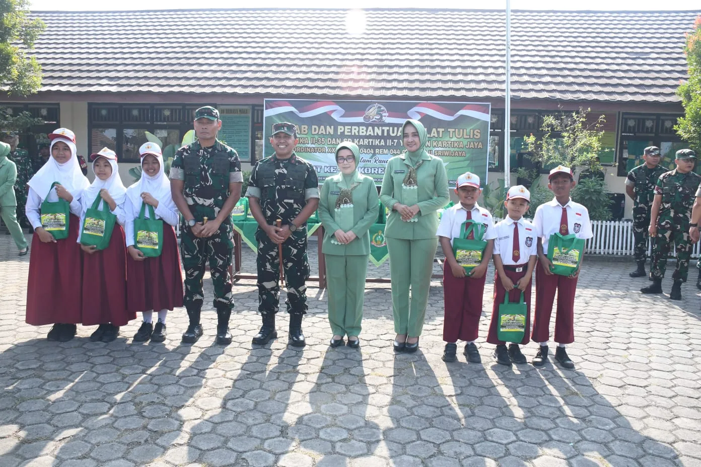 Peduli Pendidikan Generasi Bangsa, Danrem 044/Gapo Kunjungi TK dan SD Kartika Tanjung Enim