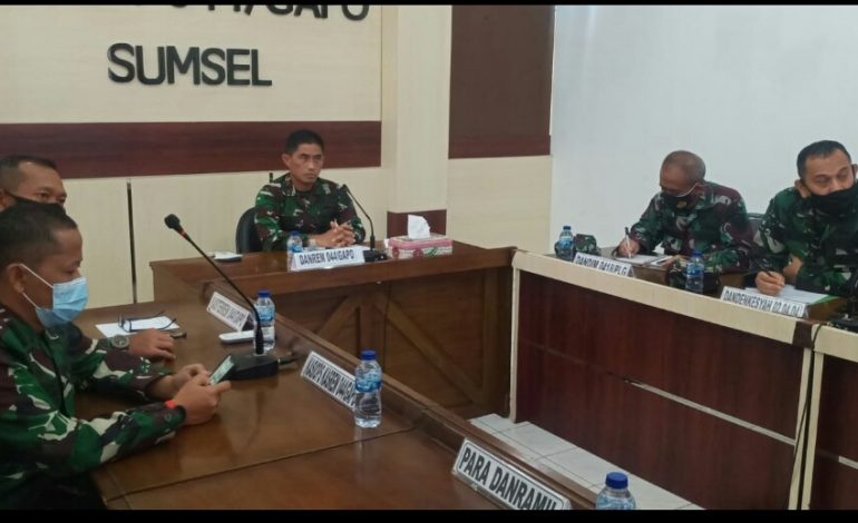 *Danrem 044/Gapo Ikuti Rapat Evaluasi Pelaksanaan Vaksinasi untuk Wilayah Luar Pulau Jawa dan Bali*