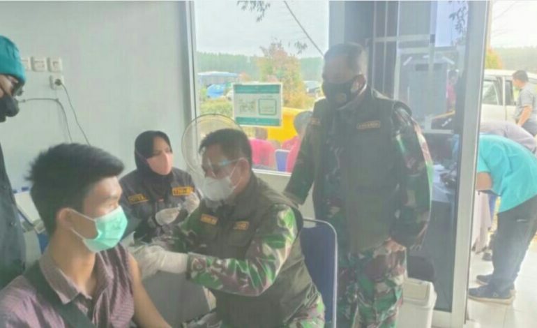 Tim Vaksi Mobile Kodim 0402/OKI Sambangi Daerah Terpencil Air Sugihan