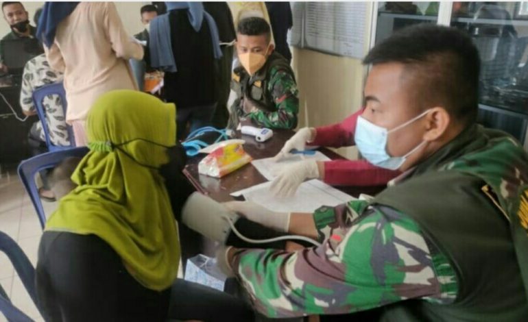 Tim Vaksinator Kodim 0402/Oki Keroyok Vaksin di Kecamatan Kayuagung