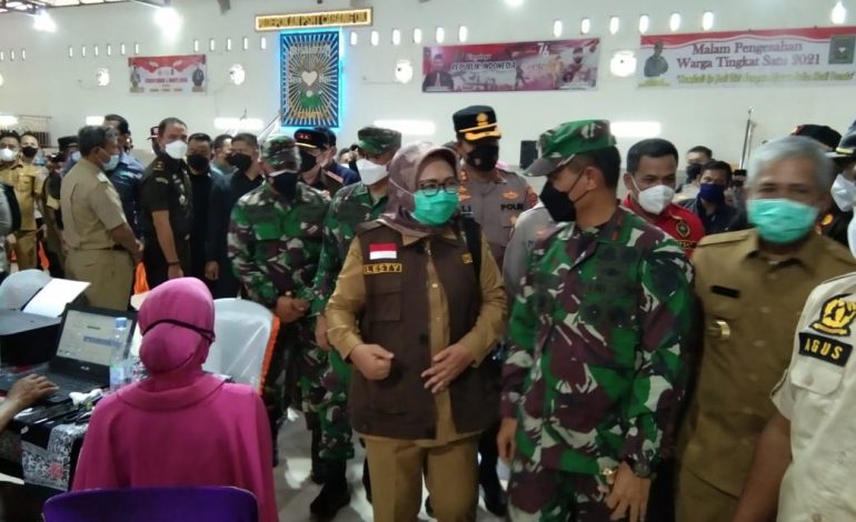 Danrem 044/Gapo Hadiri Penyerahan 100 Ribu Vaksin kepada BupatiWalikota se Provinsi Sumsel