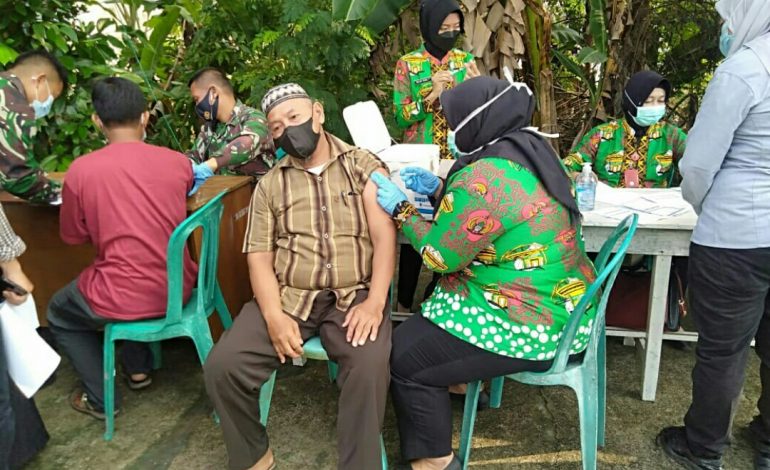 Kodim 0403/OKU Terus Gencar Lakukan Vaksinasi Bagi Masyarakat