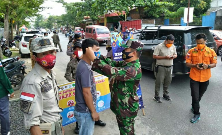 Babinsa Koramil 02/Peninjauan Ikuti Apel Gabungan PPKM Kecamatan Baturaja Timur