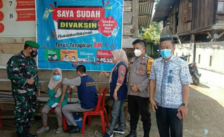 Serda Maryan Samsi Koramil 403-08/Muardua Monitoring Vaksinasi