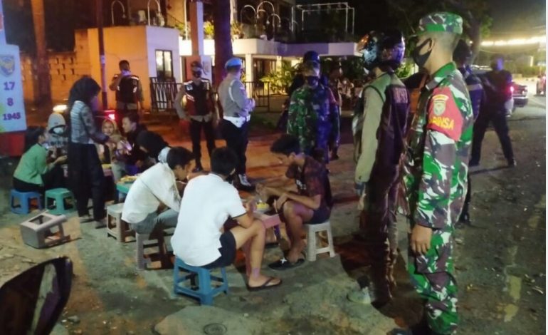 Regu Patroli Kodim Palembang Laksanakan PPKM Gabungan