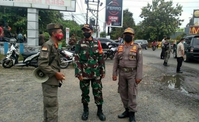 Operasi PPKM Hindarkan Penyebaran Covid-19, Babinsa 13/Lubuk Batang Terus lakukan Himbauan Prokes Kepada Warga
