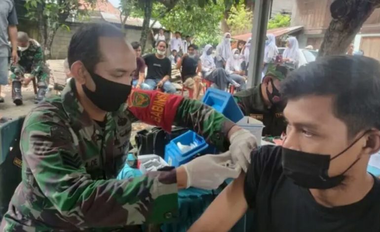 Sukseskan Program Vaksin, Serka Indra Dwi terpanggil menjadi Vaksinator