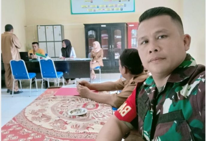 Serda Juli Hendri Babinsa Koramil 406-03/Rupit Monitoring Vaksin Dosis 2