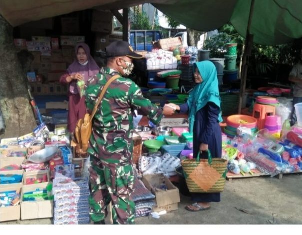 PPKM Mikro Di Pasar Terus Dilakukan oleh Babinsa Koramil 14/SS III