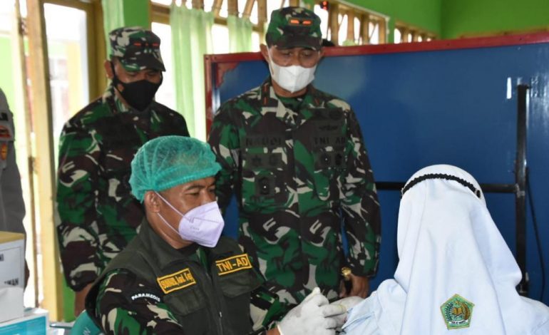 Danrem 044/Gapo Lauching Serbuan Vaksin Untuk Pelajar Dalam Rangka Hari Pahlawan