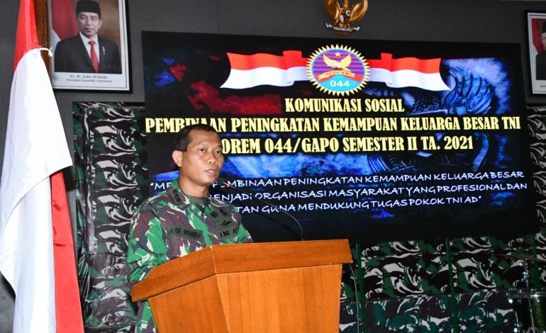 Kasiter Kasrem 044/Gapo Buka Kegiatan Pembinaan Peningkatan Kemampuan Keluarga Besar TNI