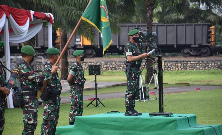 PANGDAM II/SRIWIJAYA MAYJEN TNI AGUS SUHARDI PIMPIN UPACARA HARI INFANTERI KE-73 DI MARKAS YONIF 141/AYJP