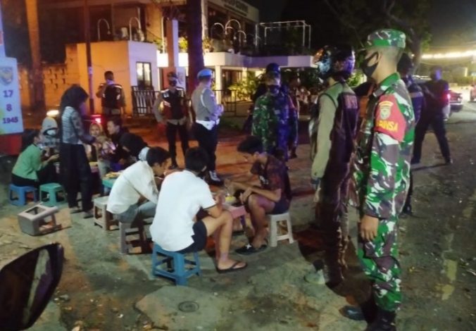 Regu Patroli Kodim Palembang Laksanakan PPKM Gabungan