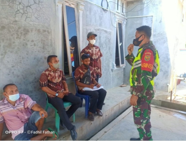 Tekan Kasus Covid- 19, Babinsa Koramil 07/Simpang Tegakkan PPKM Mikro