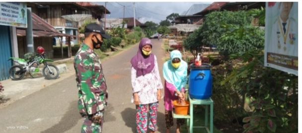 Babinsa Koramil 09/Muaradua Kisam Laksanakan Patroli Pemberlakuan Pembatasan Kegiatan Masyarakat (PPKM) Dan Himbauan Prokes