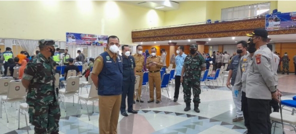 Dandim 0403/OKU Diwakili Kasdim Bersama Plh. Bupati dan Kapolres OKU Tinjau Gebyar Vaksin