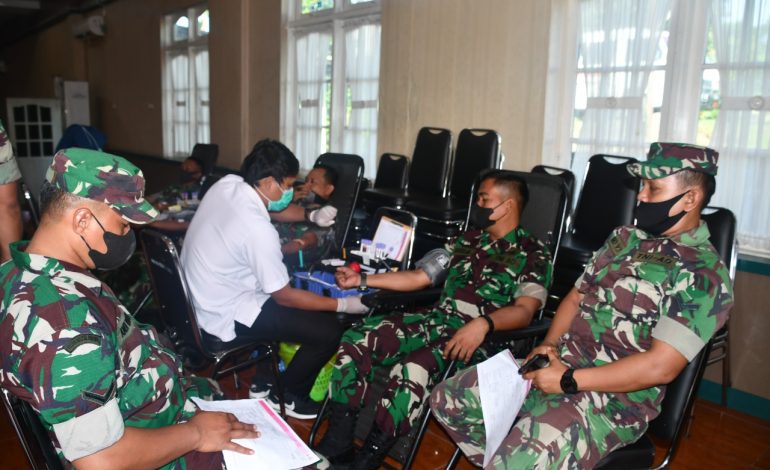 Bersama PMI Palembang, Prajurit Korem 044/Gapo Donorkan Darahnya