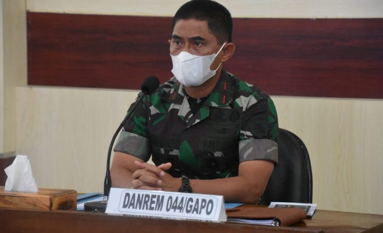 Via Virtual, Danrem 044/Gapo Ikuti Rakor Jumlah Final Operasi PPKM dan Vaksinasi