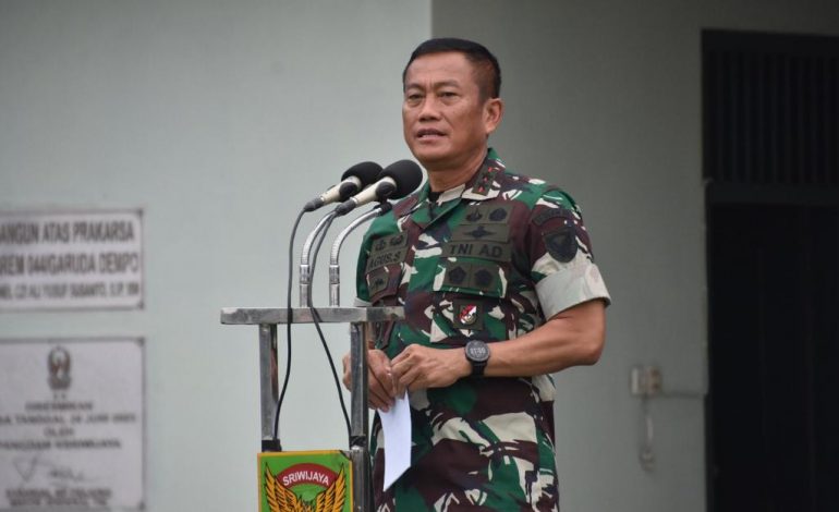 395 Prajurit, PNS dan Persit Jajaran Korem 044/Gapo Ikuti Baksos Donor Darah