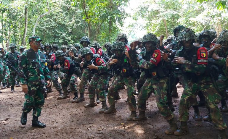 Danrem 044/Gapo Tinjau Acara Puncak Latihan Taktis YTP 516 Kodam V/Brawijaya