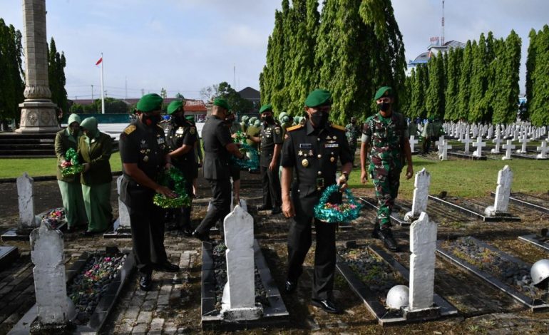 Danrem 044/Gapo Ikuti Upacara Ziarah Nasional dalam rangka Peringatan Hari Juang TNI AD