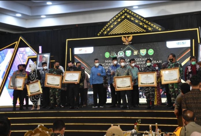 Danrem 044/Gapo Hadiri Malam Penganugerahan Penghargaan dan Gebyar Hadiah Percepatan Vaksinasi Covid-19
