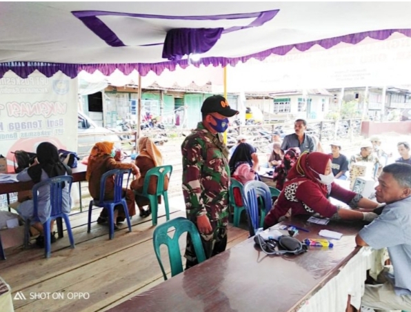 Babinsa Koramil 10/Banding Agung Dampingi dan Pantau Pelaksanaan Vaksinasi Covid-19