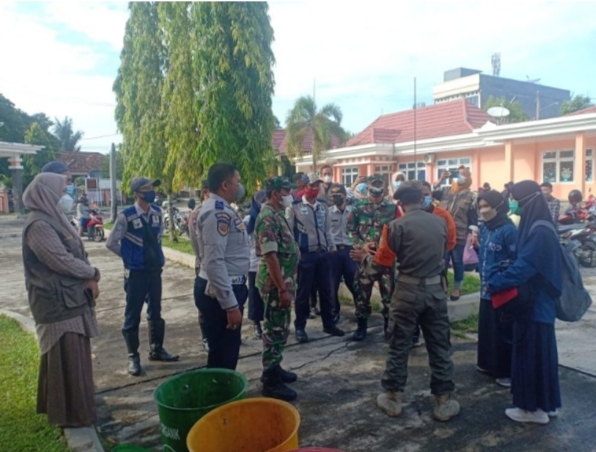 Tegakkan PPKM, Patroli Gabungan Koramil 13/Lubuk Batang dan 4 Pilar