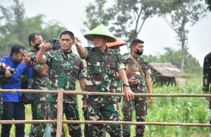 DANREM 044/GAPO SAMBUT KUNJUNGAN PANGDAM II/SRIWIJAYA DAN KETUA PERSIT KCK PD II SRIWIJAYA  DI AGROWISATA TEKNO 44