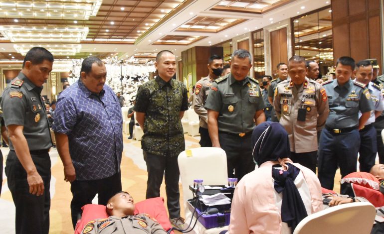 Sambut HUT TNI Ke-77, Korem 044/Gapo Laksanakan Baksos Donor Darah