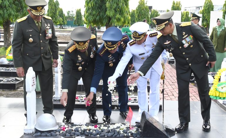 HUT TNI Ke-77, Danrem 044/GAPO Ikuti Upacara Ziarah Nasional