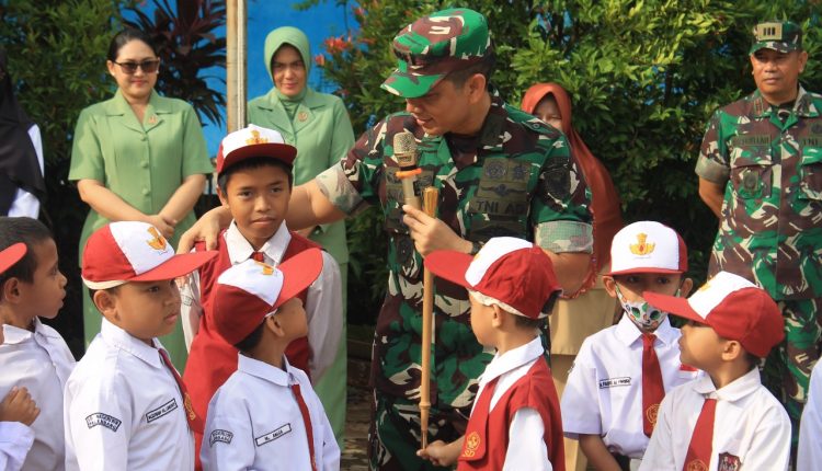 Dandim Palembang Jadi Orang Tua Angkat Ketiga Siswa Kurang Mampu
